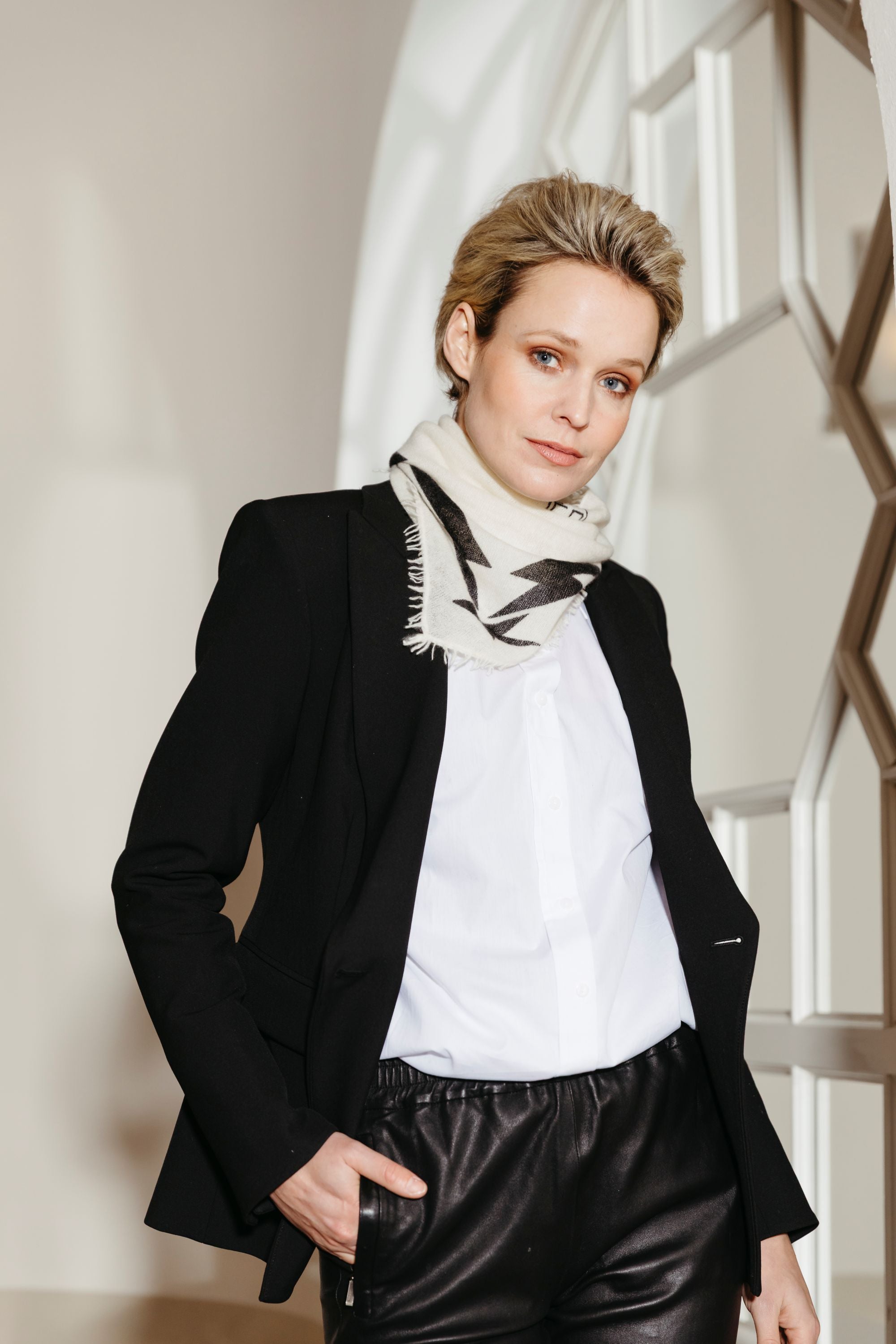 THE TRIANGLE SCARF MOMENT