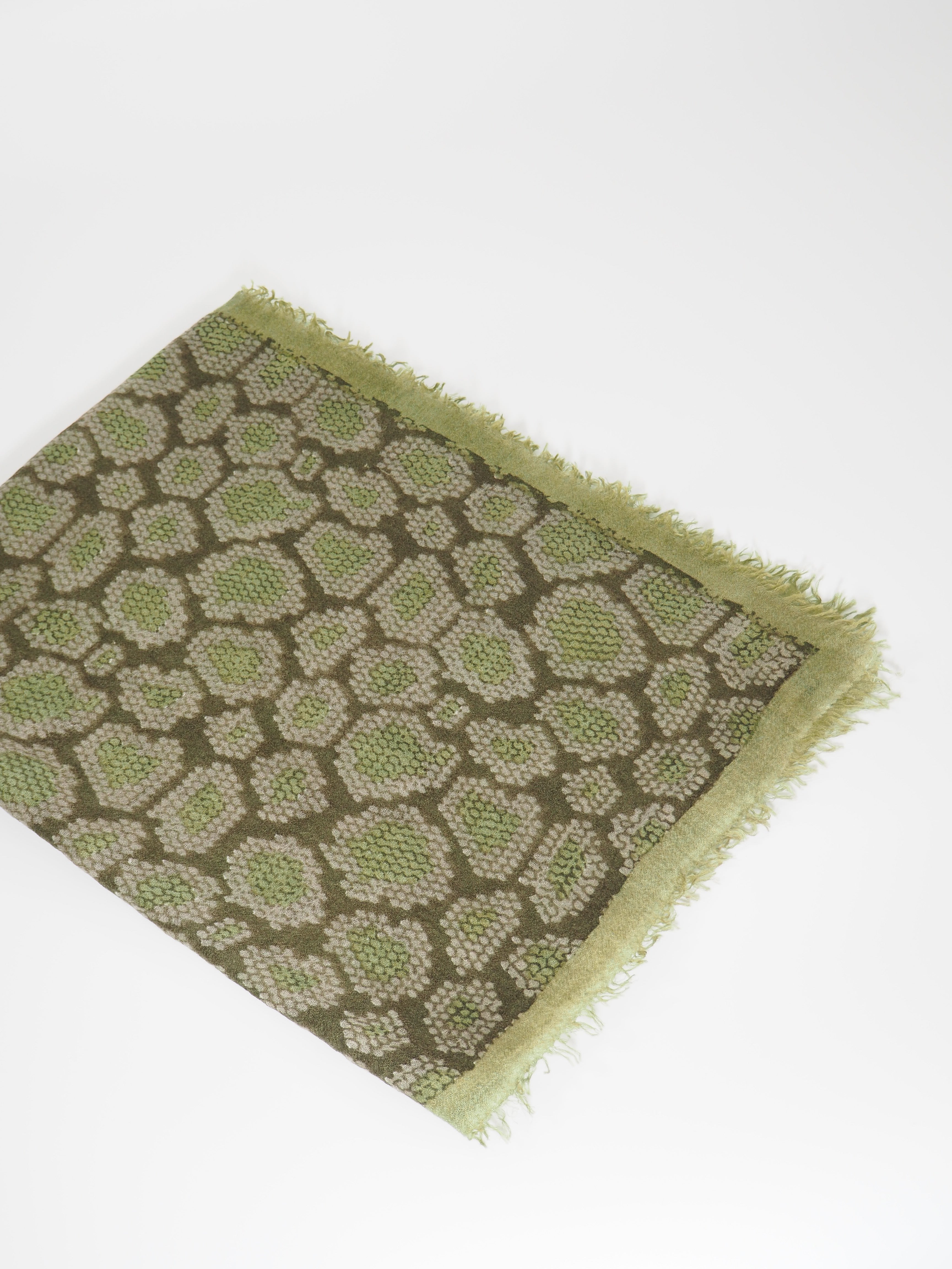 SCARPA - Federleichter Kaschmir-Schal - Farbe: Green