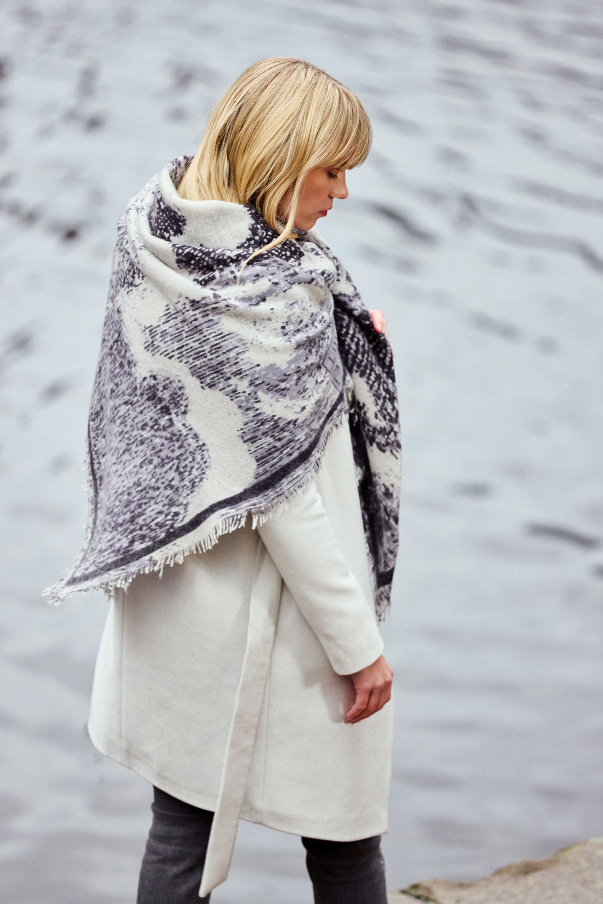 CLOUDS - Cashmere-Schal -     Farbe: Black