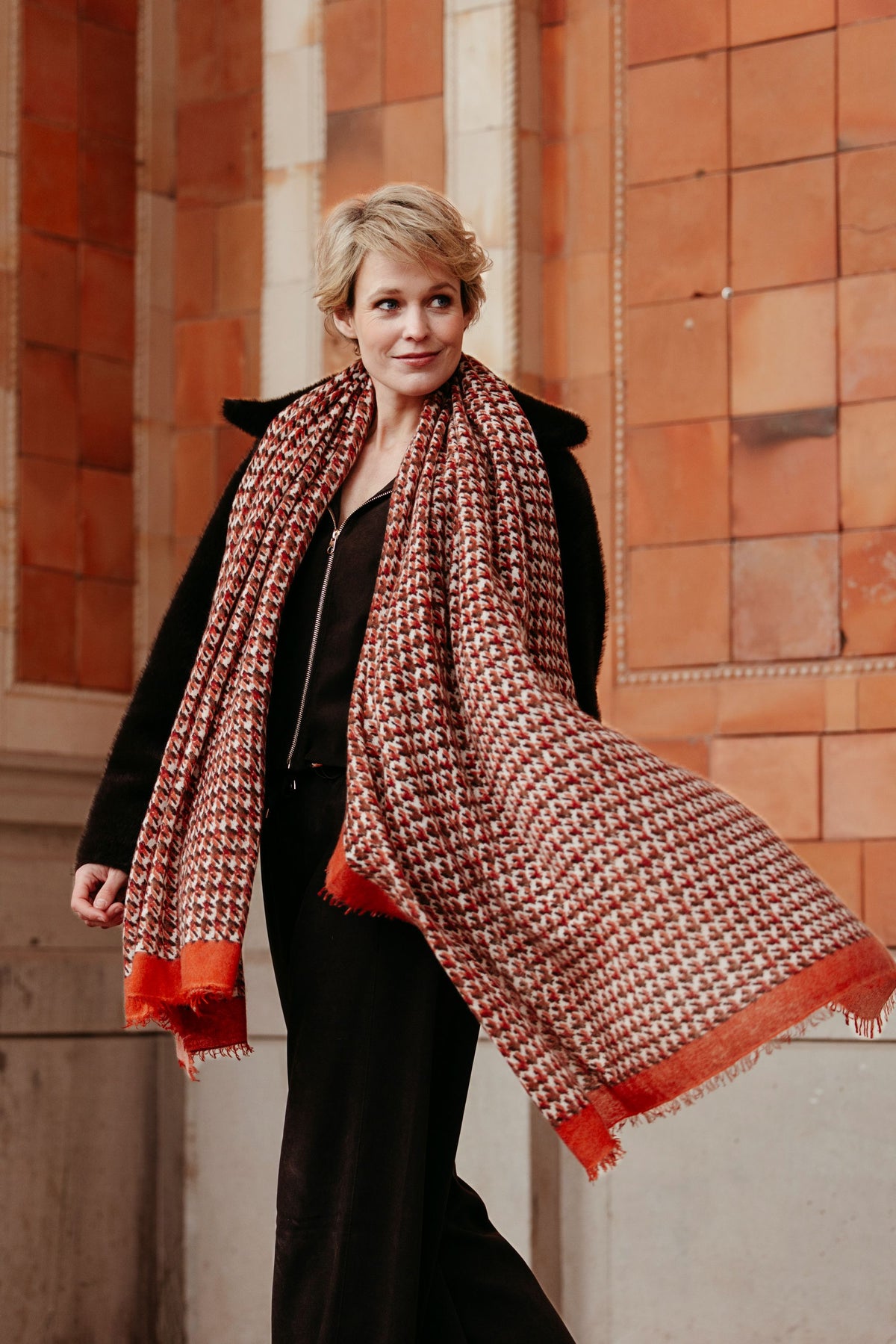 NISHA - Schal - Farbe: Cognac-Brown