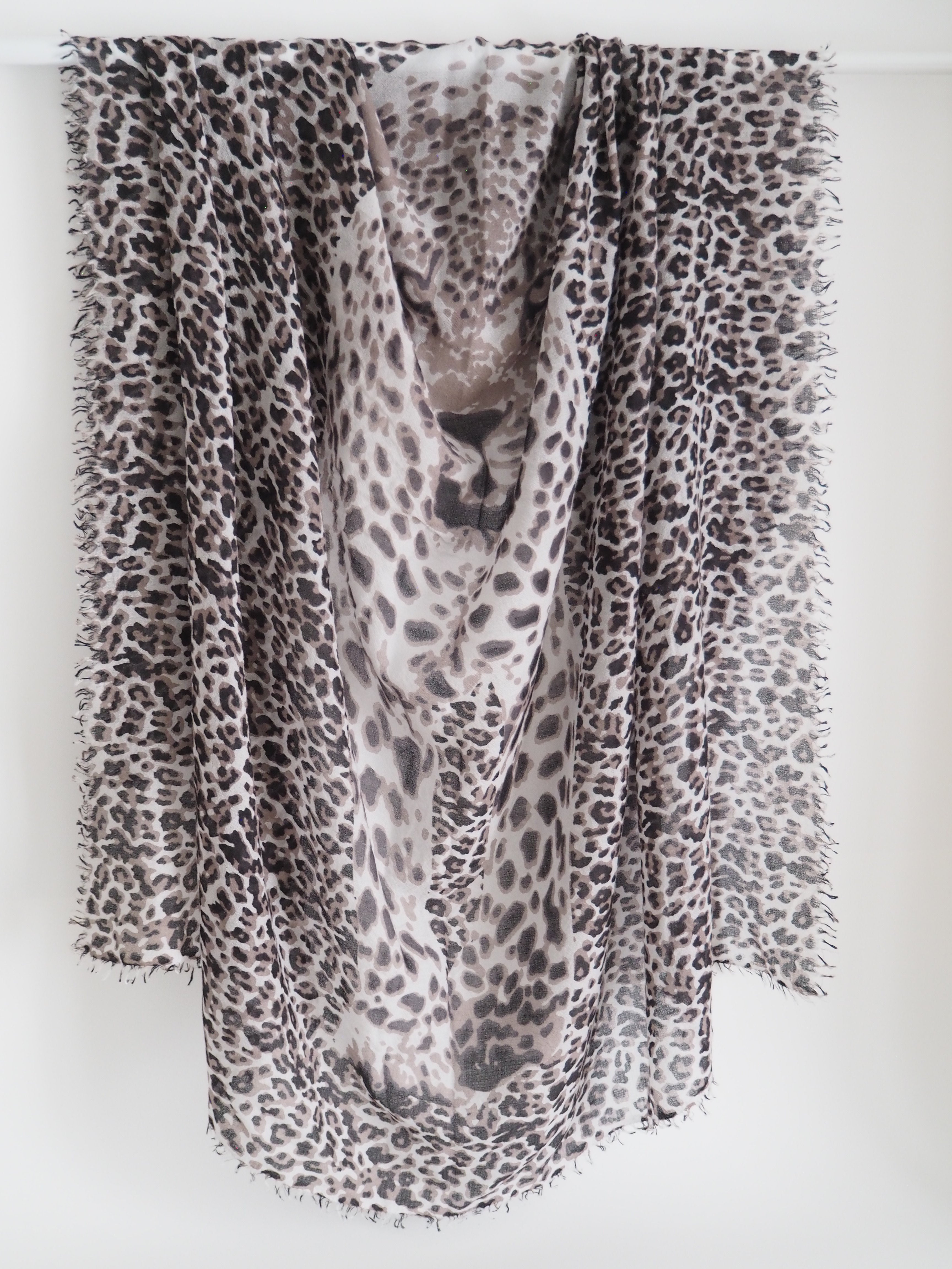 BALIYO - Federleichter Kaschmir-Schal -      Farbe: Grey