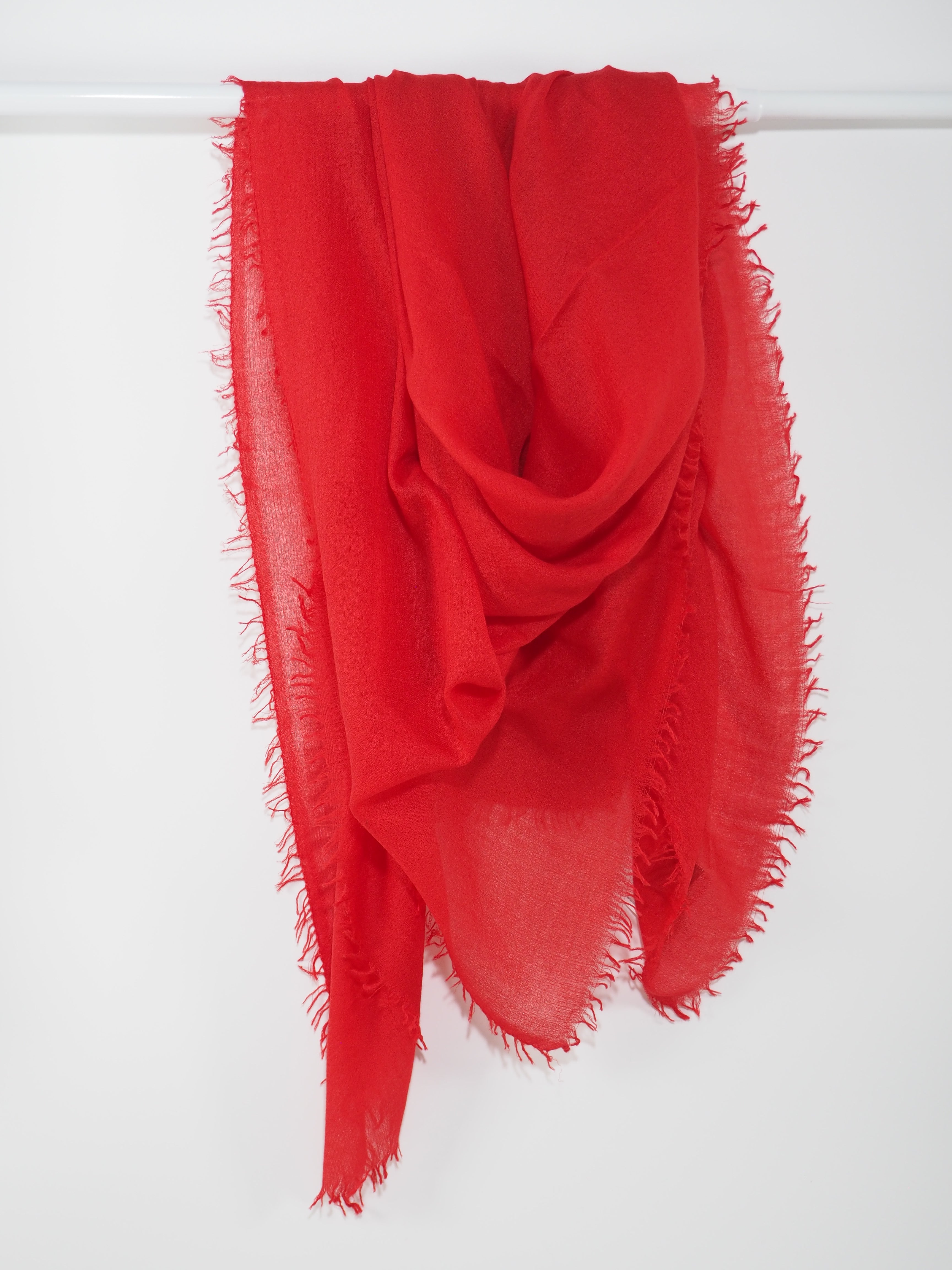 MAHANA - Federleichter Kaschmir-Schal -      Farbe: Cherry 25
