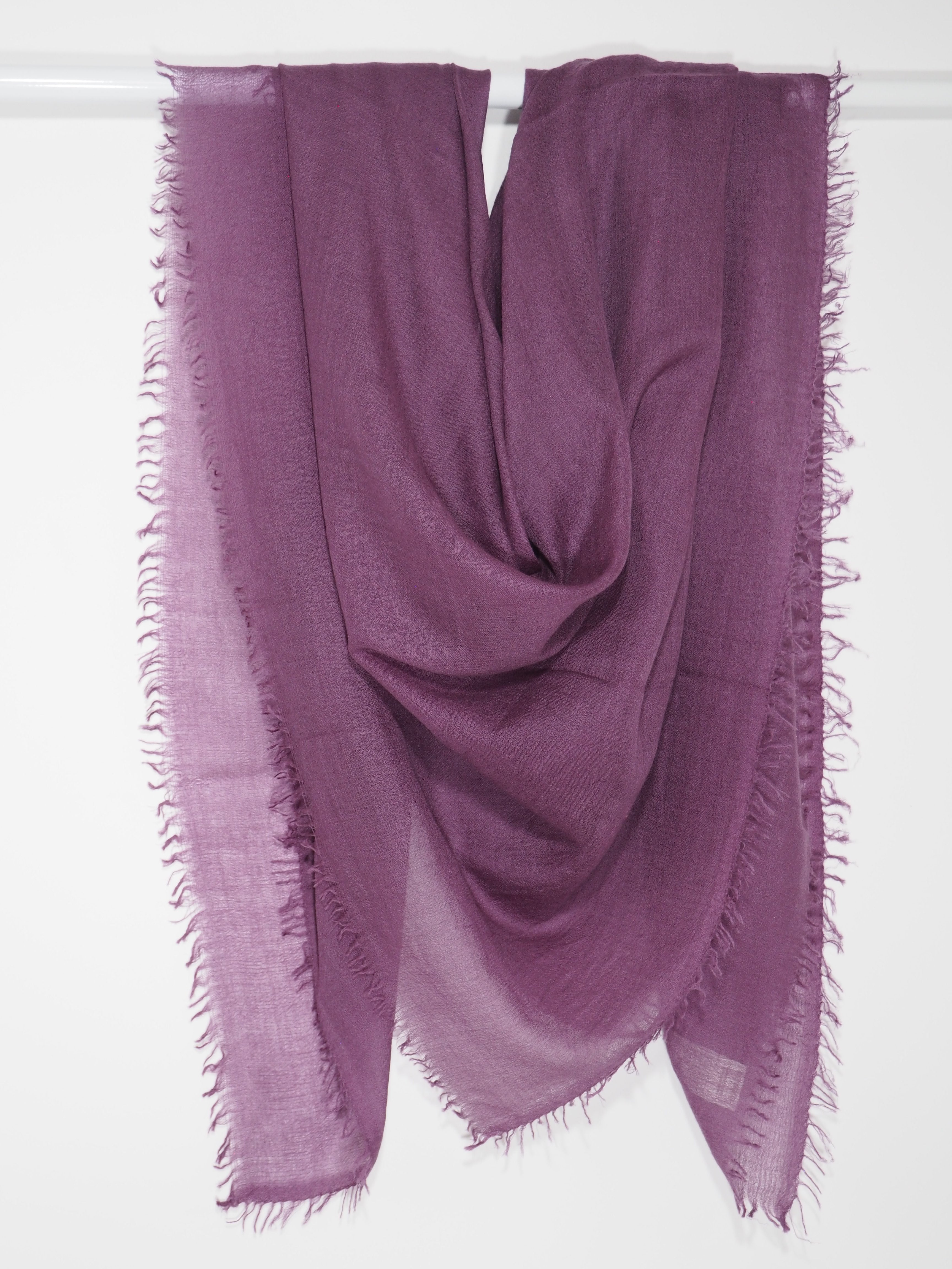 MAHANA - Federleichter Kaschmir-Schal -      Farbe: Dahlia 147