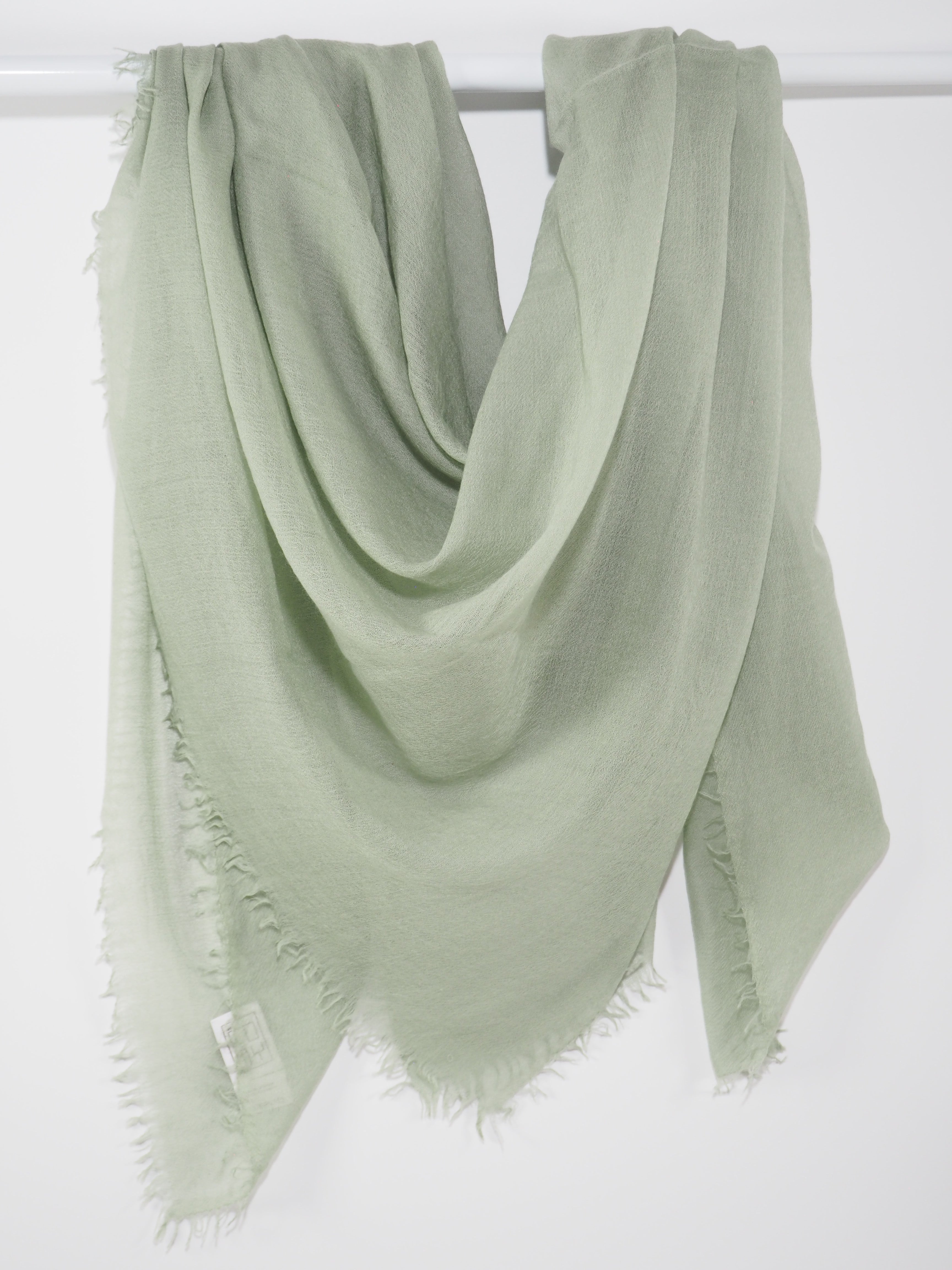 MAHANA - Federleichter Kaschmir-Schal -      Farbe: Thyme 702