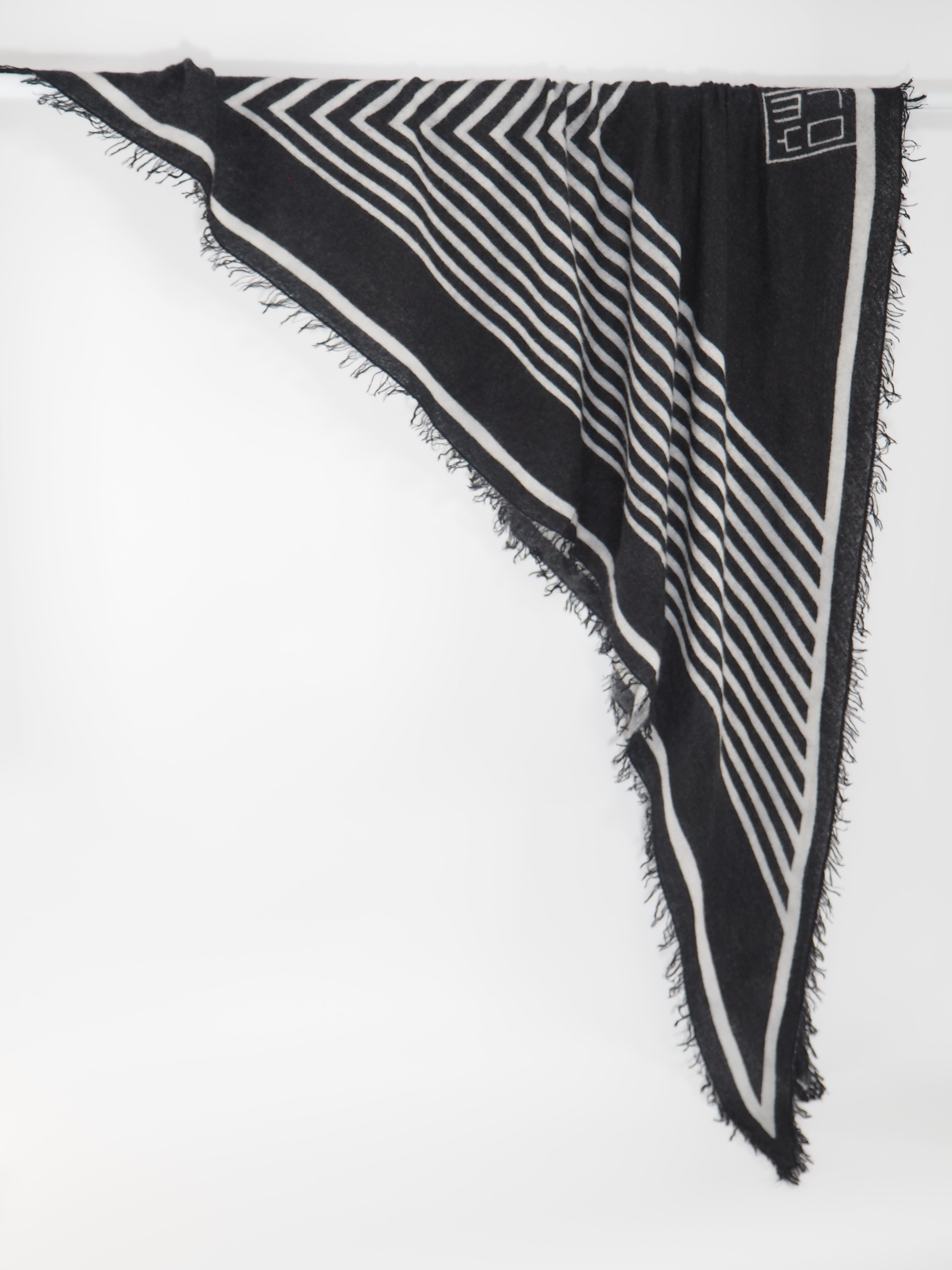 Patti - Cashmere-Schal -     Farbe: Black