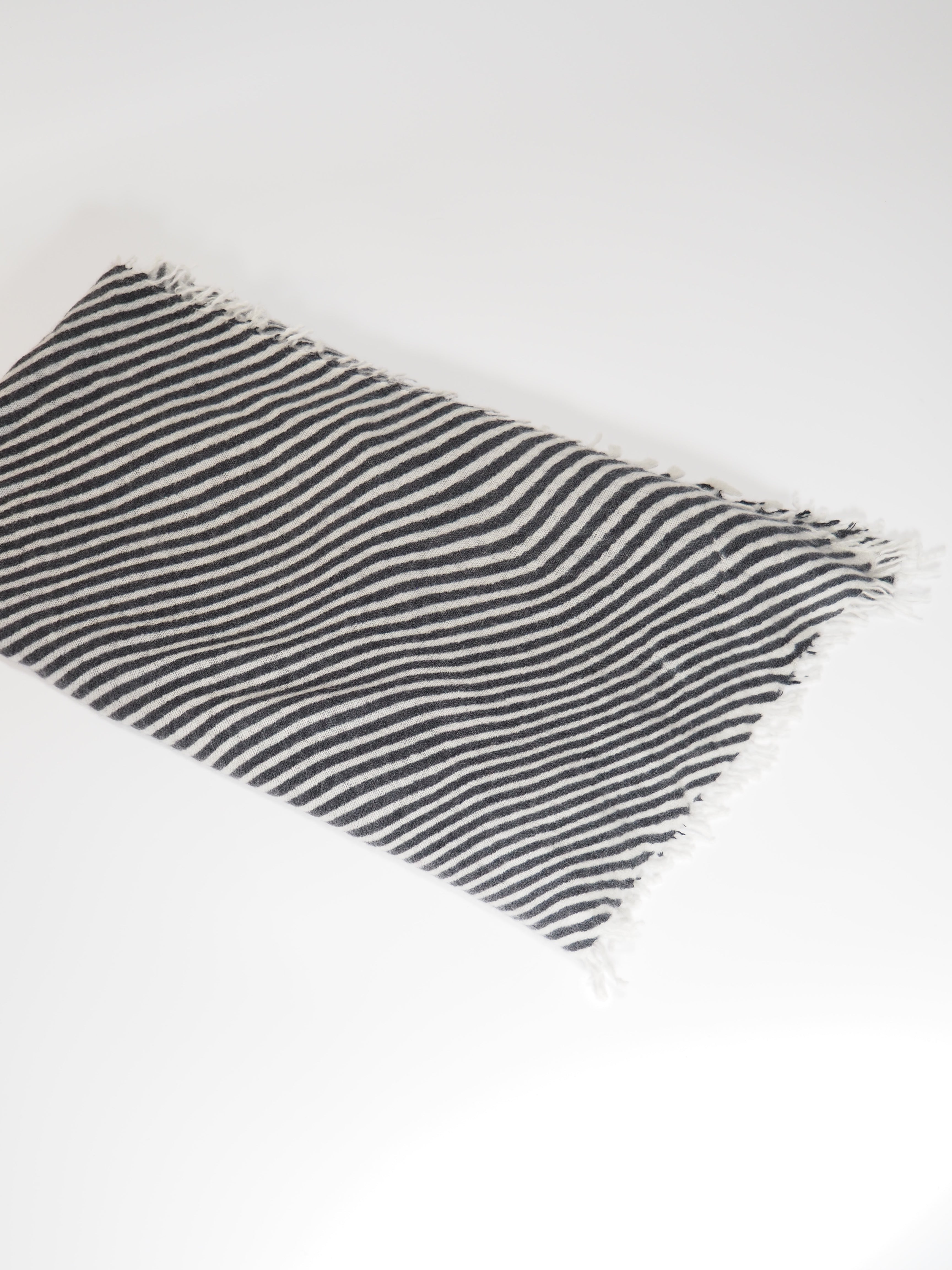 Stripes - Cashmere-Schal -     Farbe: Black/White