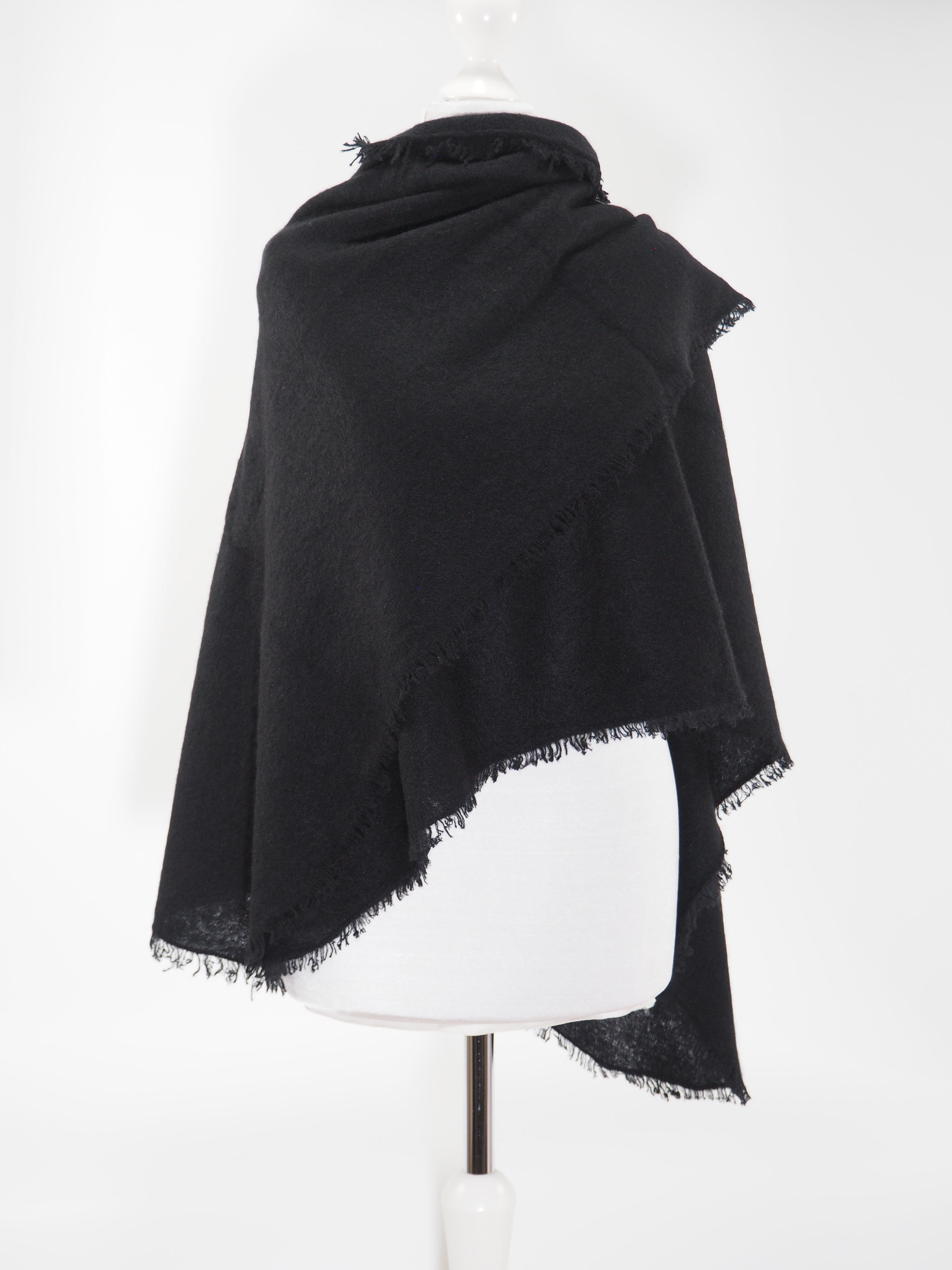 Putali - Cashmere Cape          Farbe: Black