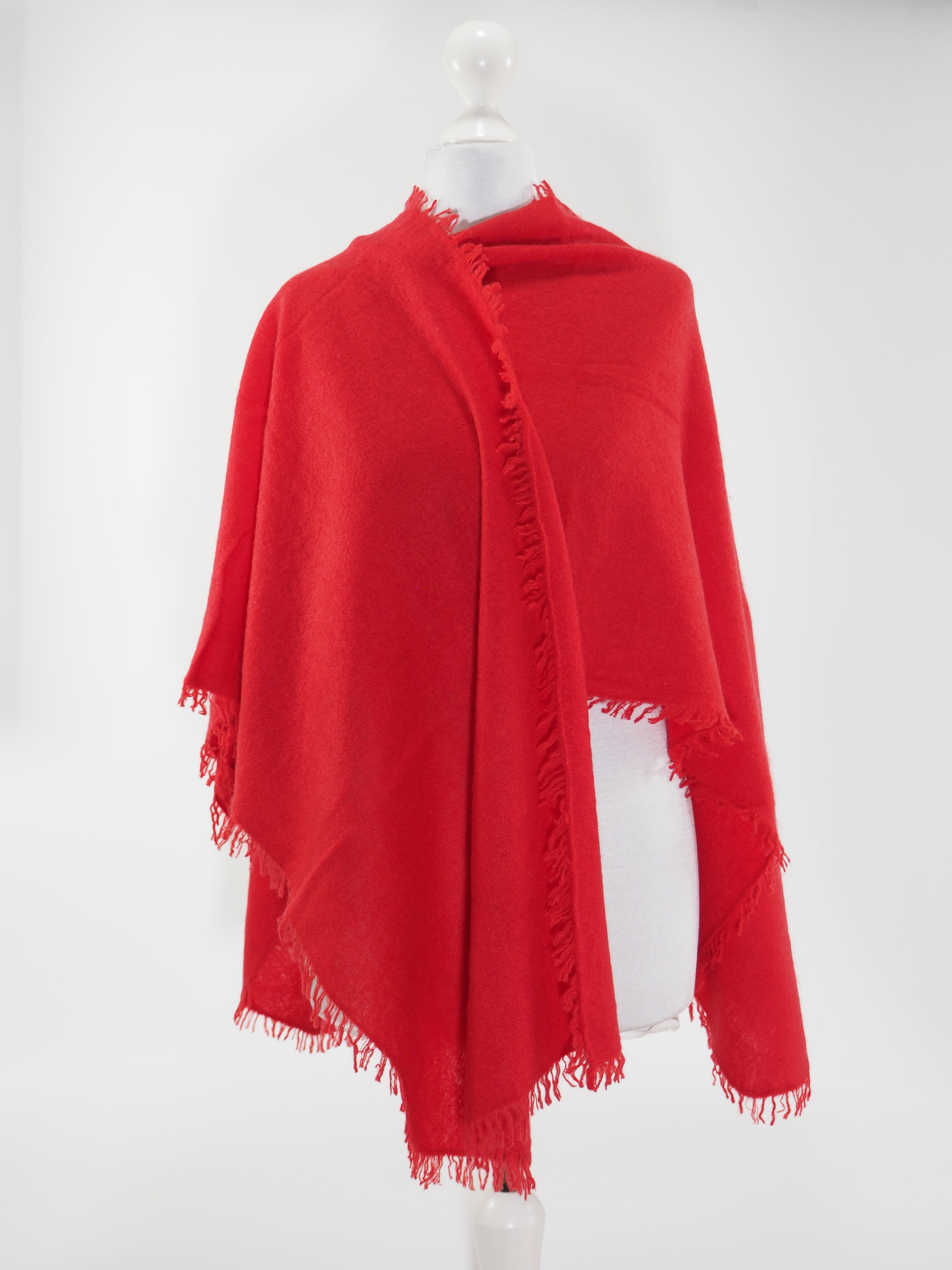 Putali - Cashmere Cape          Farbe: Cherry 25
