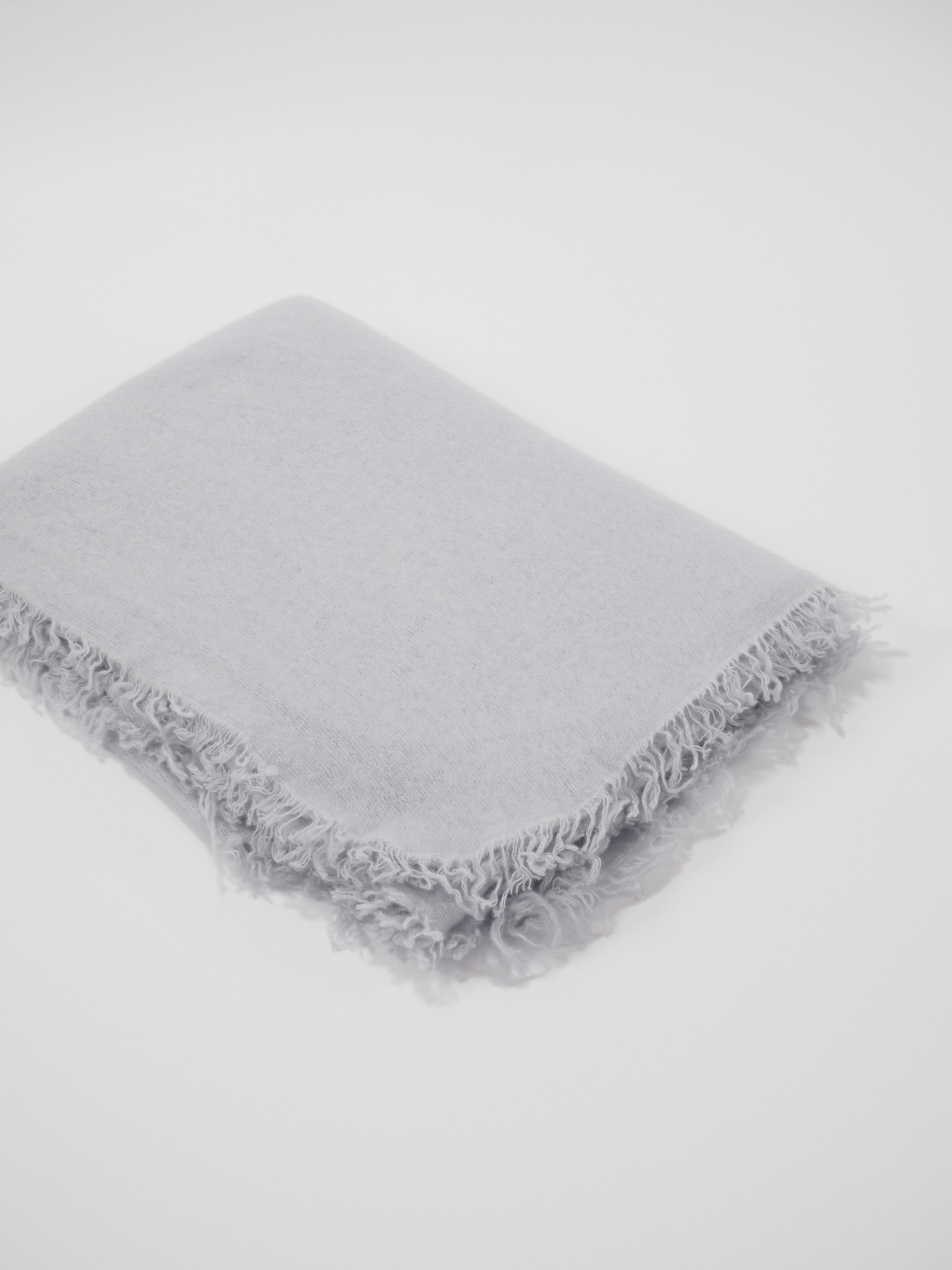 Putali - Cashmere Cape          Farbe: Silver 32