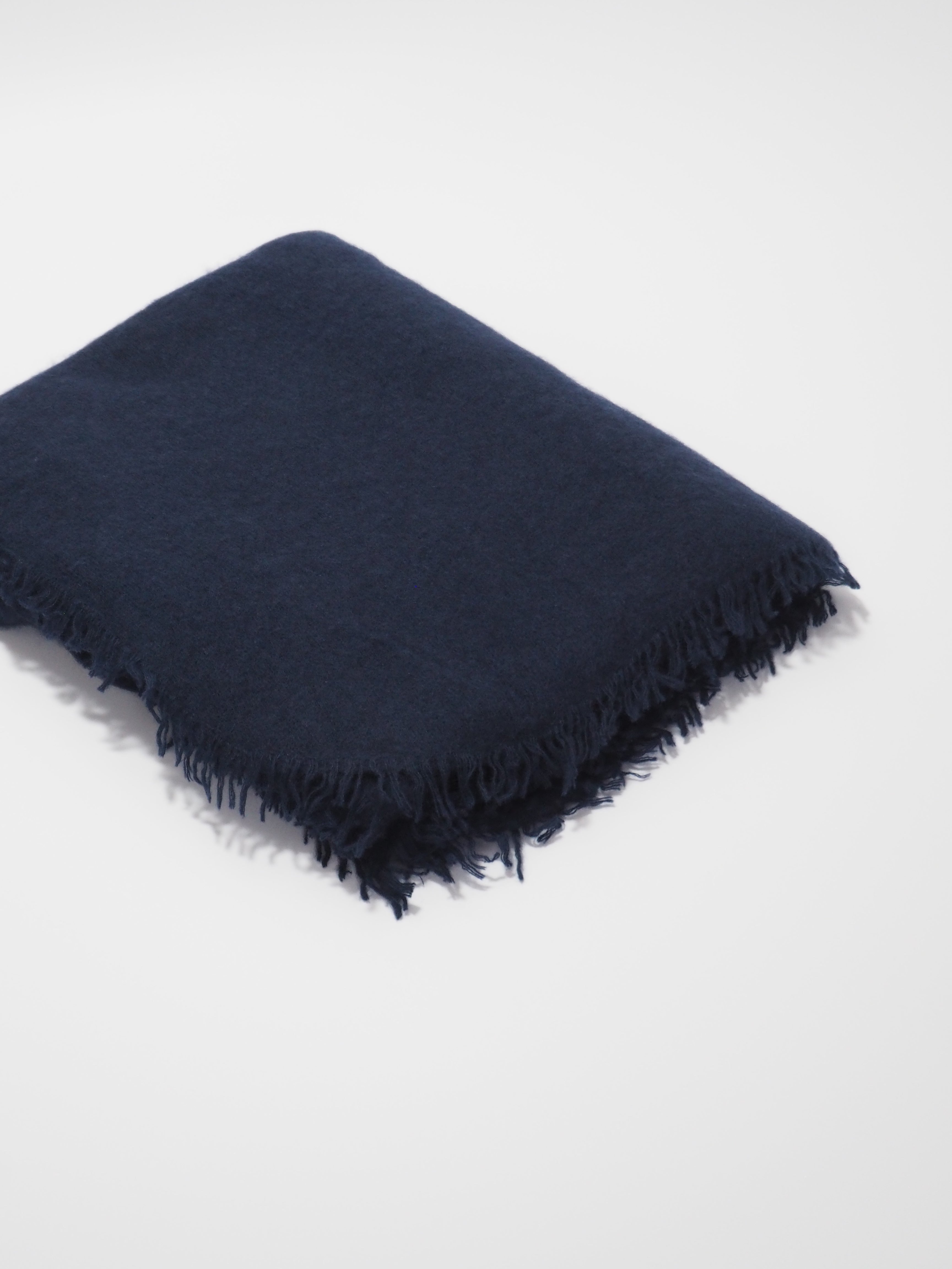 Putali - Cashmere Cape          Farbe: Outer Space 90D