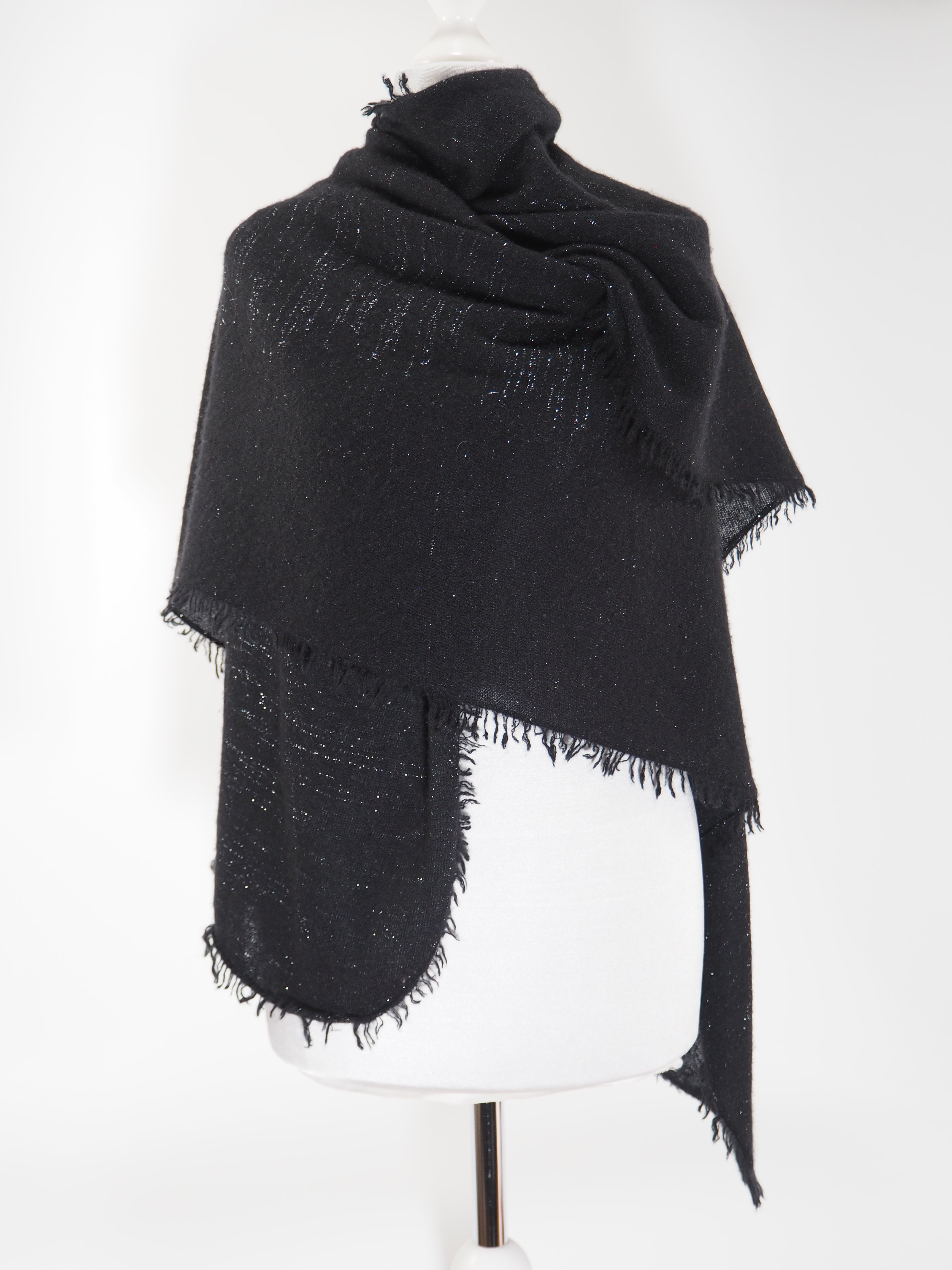 Putali - Cashmere Cape          Farbe: Black/Silver