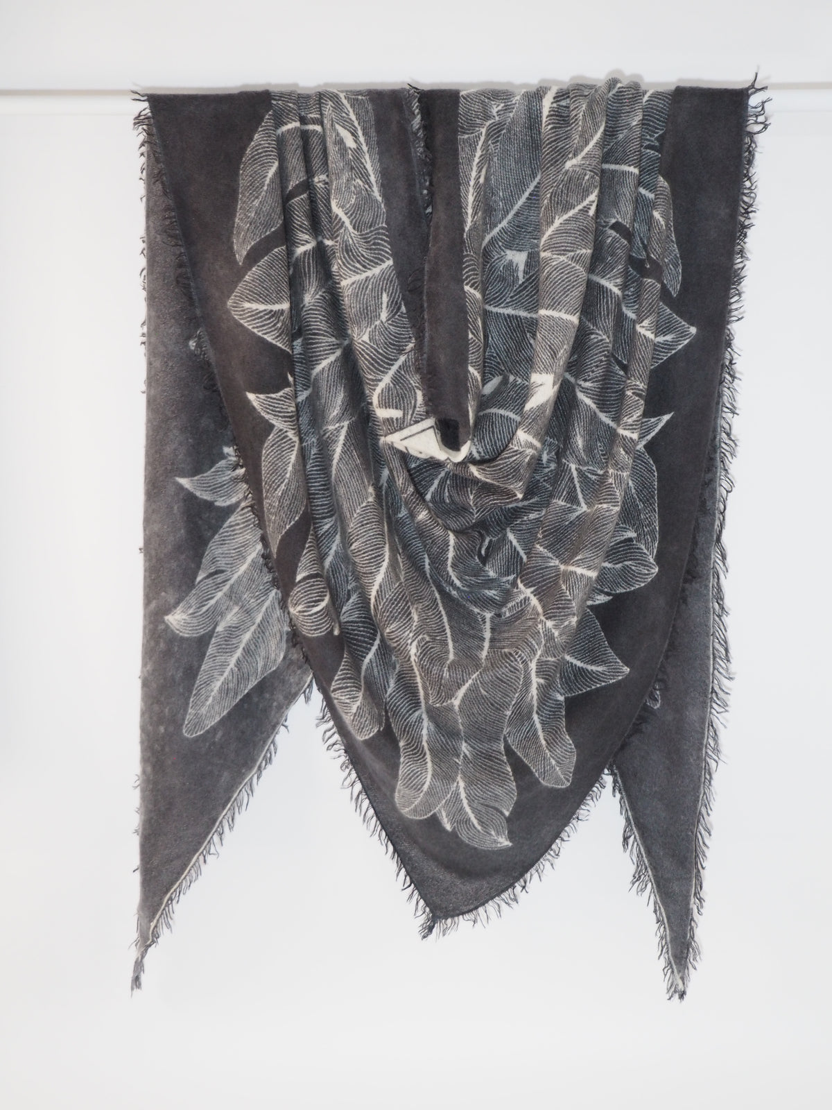 ALARIA Dreiecks-Schal - Farbe: Jet Black 25603